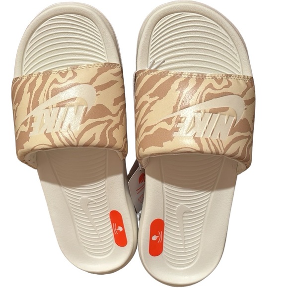 NWT NIKE POOL SLIDES LOUNGE SANDALS BEACH SHOES 6 womens - Picture 1 of 8